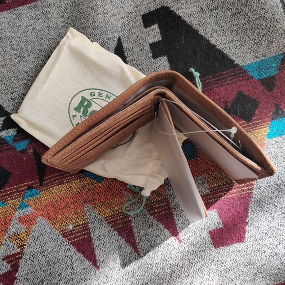 *SOLD* Roots slimfold leather wallet with side flap - Picture 3 of 5